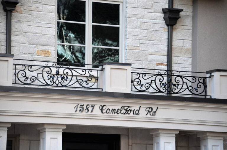 1_roofrailings&dormers