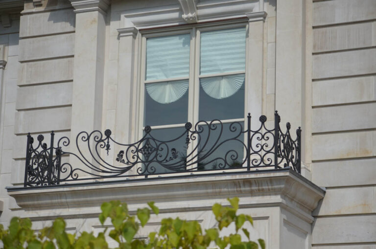 7_balcony_railings